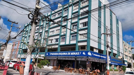 APARTAMENTO SIMPLES E FAMILIAR NA PRAIA DO FORTE/CENTRO