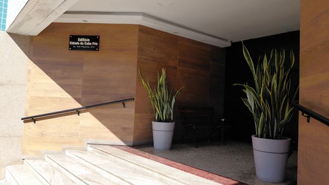 APARTAMENTO SIMPLES E FAMILIAR NA PRAIA DO FORTE/CENTRO
