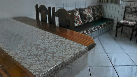 APARTAMENTO SIMPLES E FAMILIAR NA PRAIA DO FORTE/CENTRO