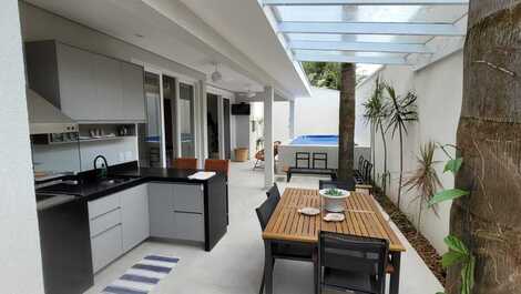 Wonderful house on Juquehy Beach