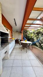 HIGH-END CONDOMINIUM JUQUEHY