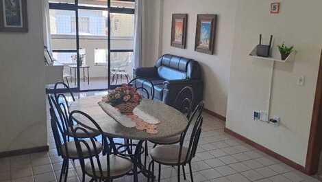 Sala ampla e confortável