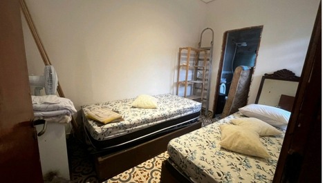 Apartamento estudio en planta baja en Bertioga, a 1 km de la playa 🏖️