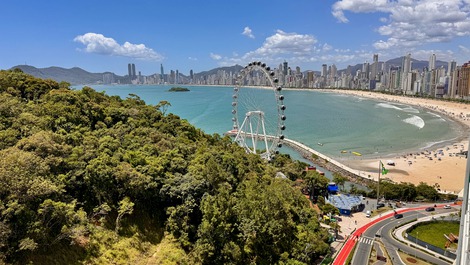 Panoramic View • Ferris Wheel • Gourmet Balcony • Clubhouse • 2 Parking Spaces