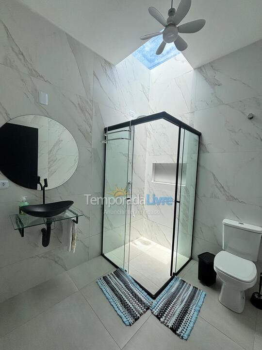 Casa para aluguel de temporada em Guaratuba (Balneário Eliane)