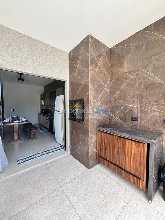 Casa para aluguel de temporada em Guaratuba (Balneário Eliane)