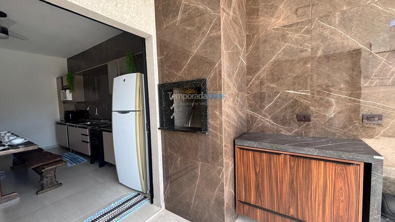 Casa para aluguel de temporada em Guaratuba (Balneário Eliane)