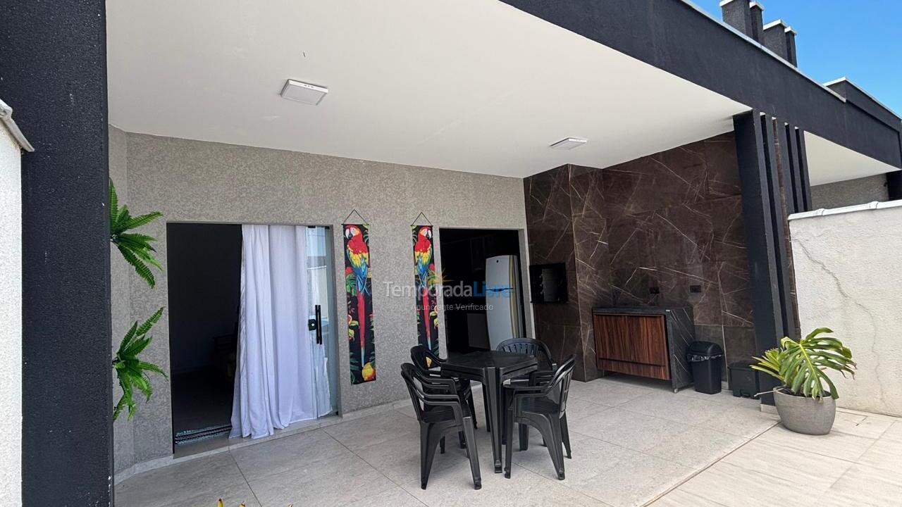 Casa para aluguel de temporada em Guaratuba (Balneário Eliane)