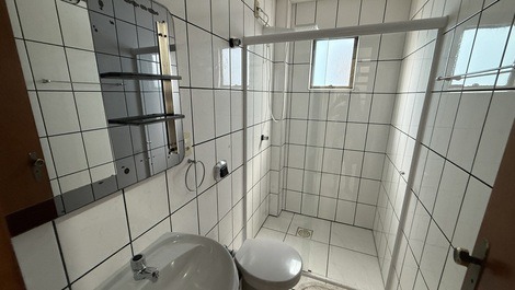 Apto até 10 pessoas, 2 garagens, próx Russi Russi, colado na praia