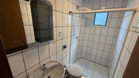 Apto até 10 pessoas, 2 garagens, próx Russi Russi, colado na praia