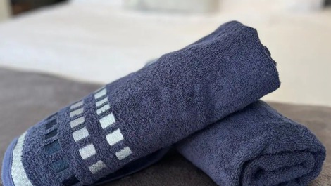 Suite con aire acondicionado y cocina.