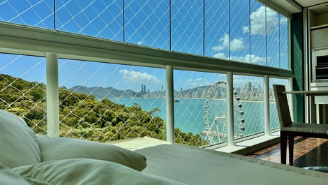 Panoramic View • Ferris Wheel • Gourmet Balcony • Clubhouse • 2 Parking Spaces