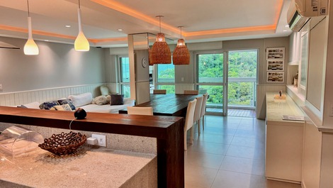 Panoramic View • Ferris Wheel • Gourmet Balcony • Clubhouse • 2 Parking Spaces