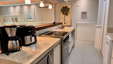 Panoramic View • Ferris Wheel • Gourmet Balcony • Clubhouse • 2 Parking Spaces