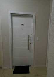 Comfortable two-bedroom apartment one block from the beach.