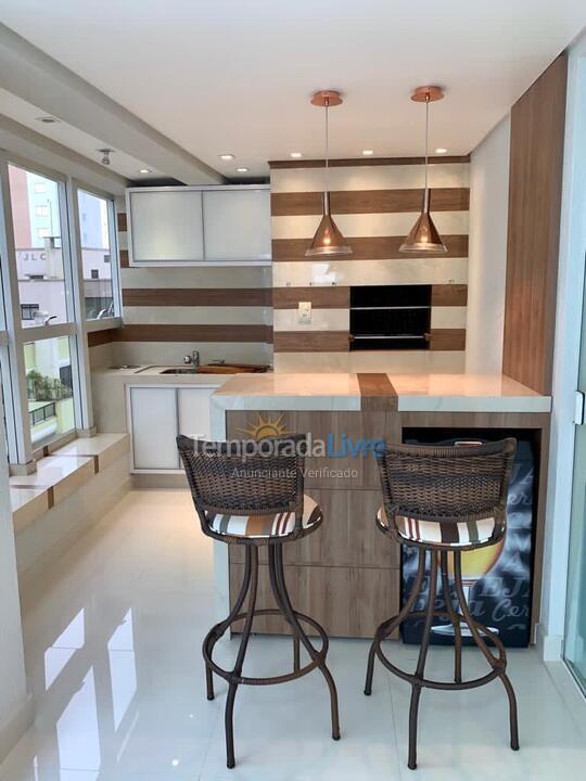 Apartamento para aluguel de temporada em Itapema (Meia Praia)