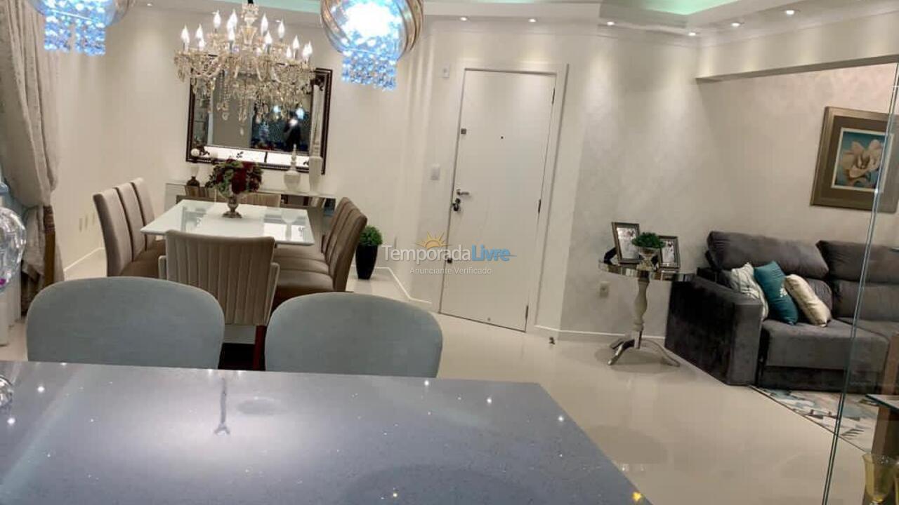 Apartamento para aluguel de temporada em Itapema (Meia Praia)