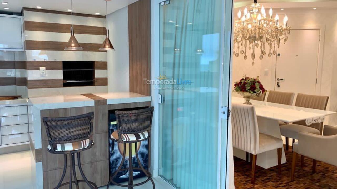 Apartamento para aluguel de temporada em Itapema (Meia Praia)