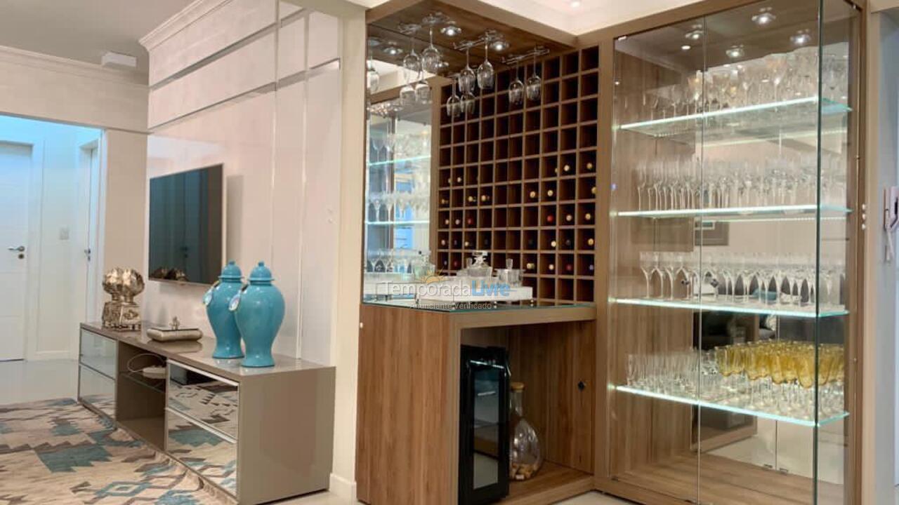 Apartamento para aluguel de temporada em Itapema (Meia Praia)