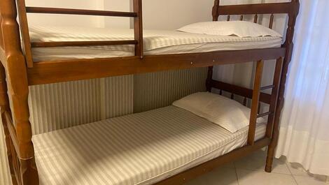 TRIPLEX - 03 APTS NA ENSEADA - 350M DO MAR (6, 6 e 8 PESSOAS)