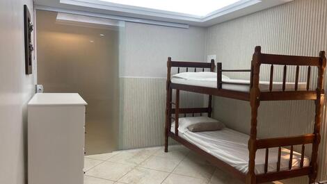 TRIPLEX - 03 APTS NA ENSEADA - 350M DO MAR (6, 6 e 8 PESSOAS)