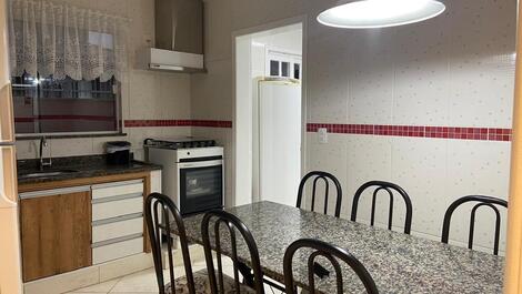 TRIPLEX - 03 APTS NA ENSEADA - 350M DO MAR (6, 6 e 8 PESSOAS)