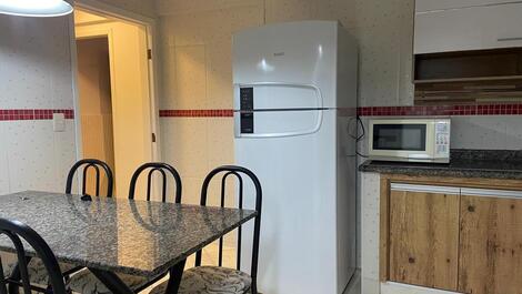 TRIPLEX - 03 APTS NA ENSEADA - 350M DO MAR (6, 6 e 8 PESSOAS)