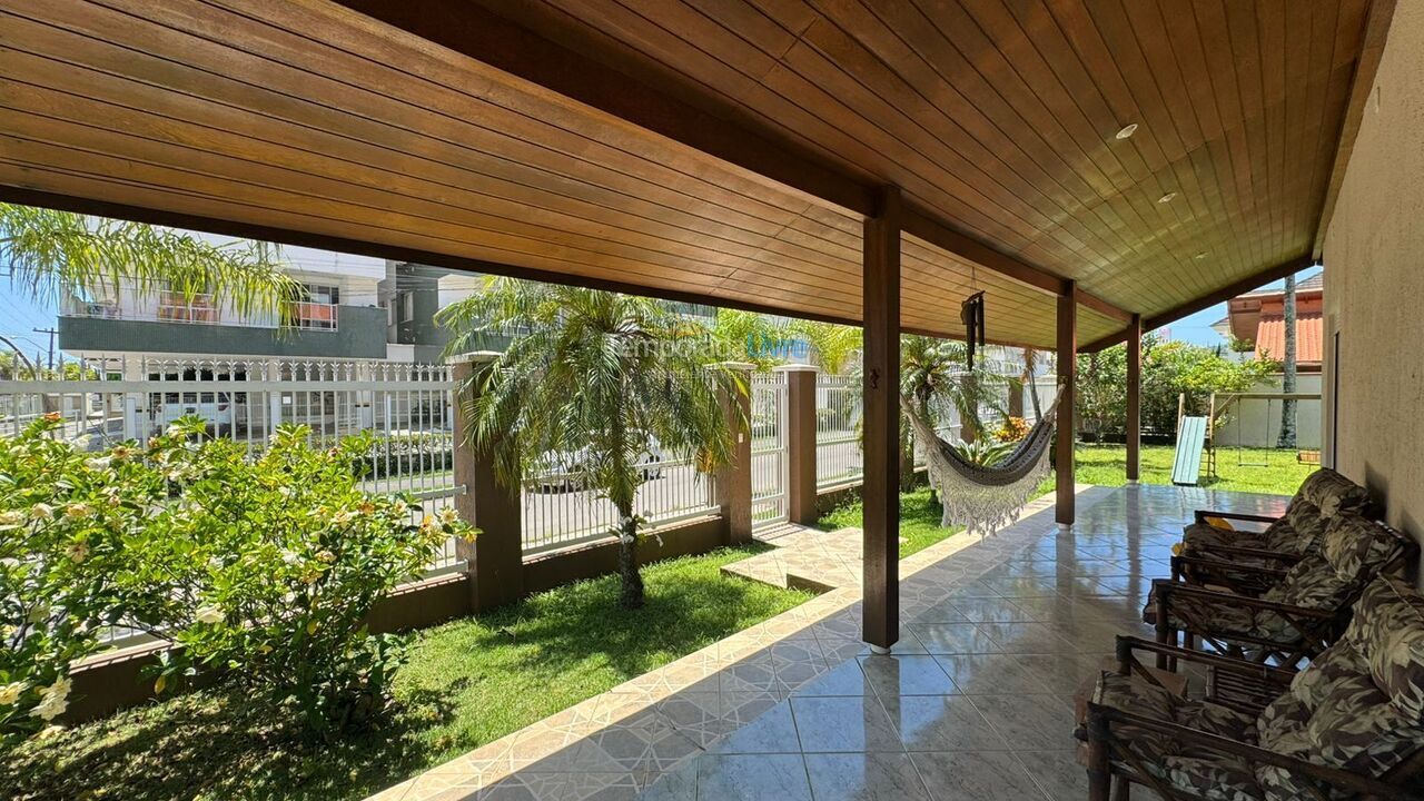 Casa para aluguel de temporada em Governador Celso Ramos (Praia de Palmas)