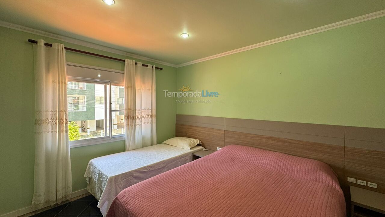 Casa para aluguel de temporada em Governador Celso Ramos (Praia de Palmas)