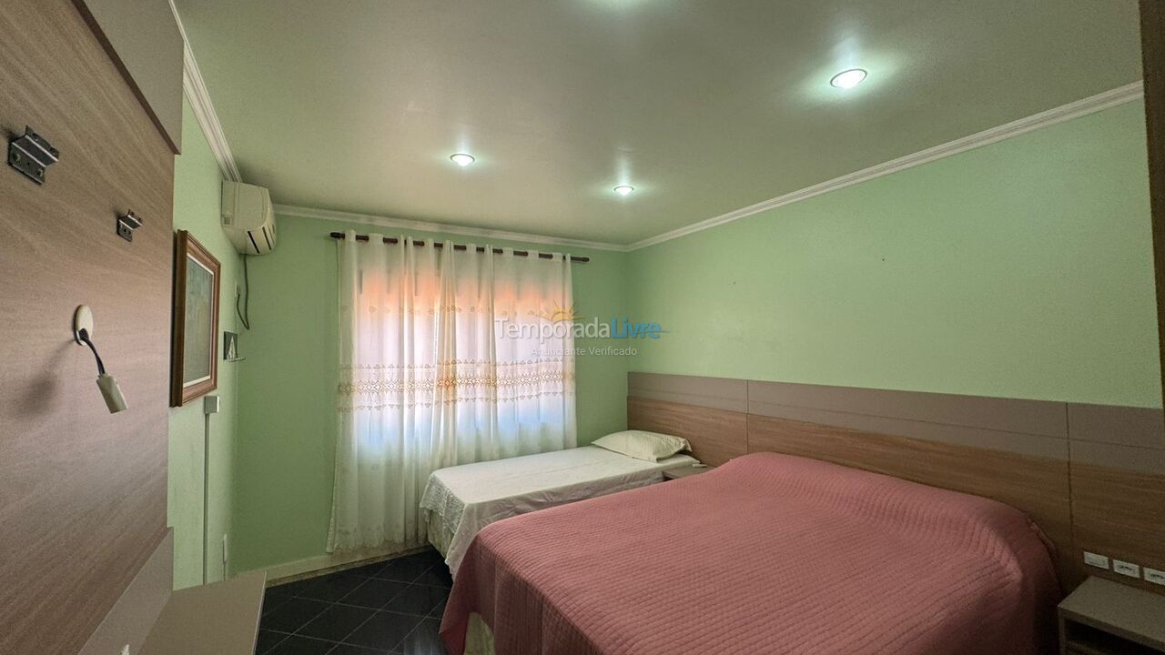 Casa para aluguel de temporada em Governador Celso Ramos (Praia de Palmas)