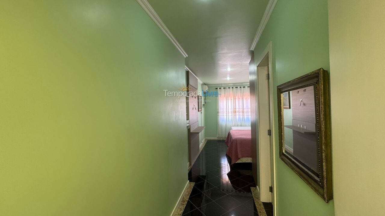 Casa para aluguel de temporada em Governador Celso Ramos (Praia de Palmas)