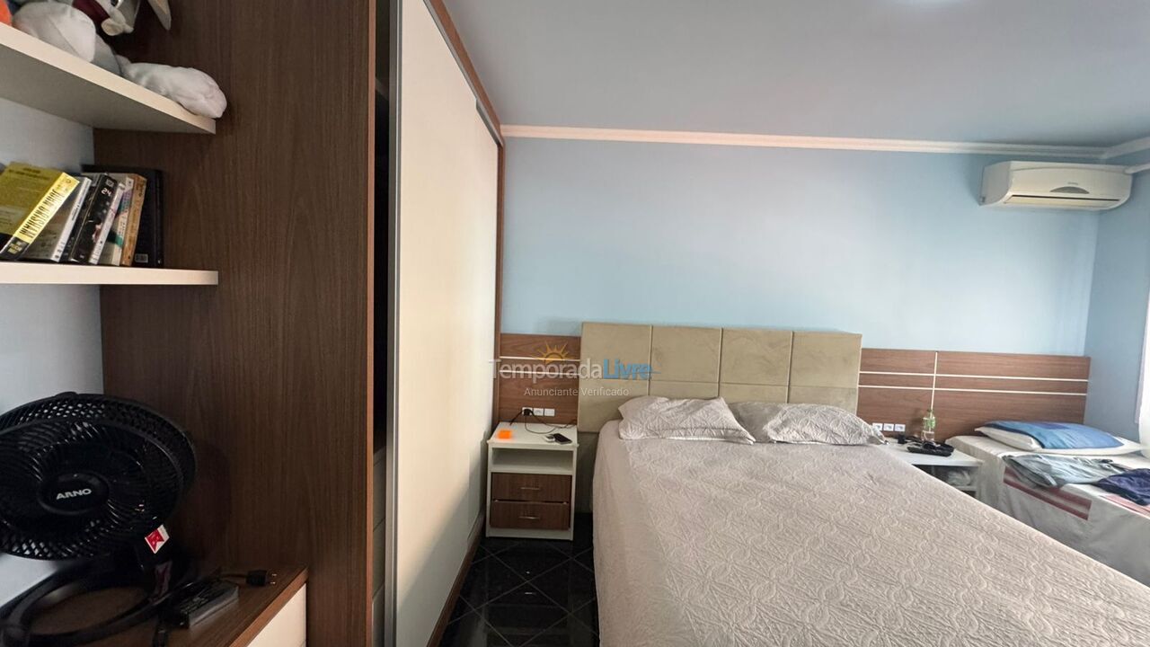 Casa para aluguel de temporada em Governador Celso Ramos (Praia de Palmas)