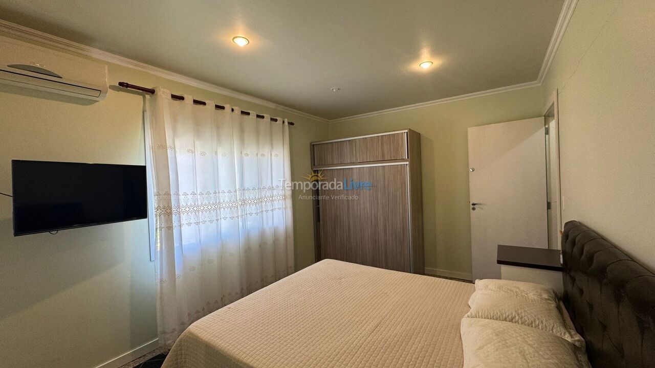 Casa para aluguel de temporada em Governador Celso Ramos (Praia de Palmas)