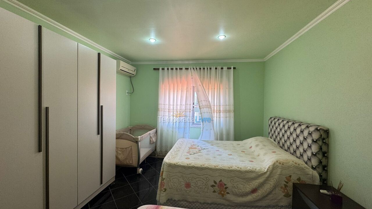 Casa para aluguel de temporada em Governador Celso Ramos (Praia de Palmas)