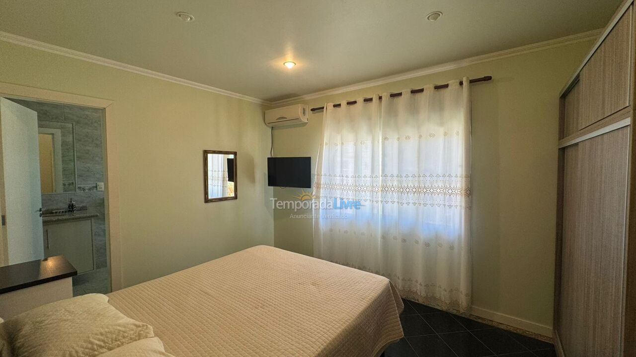 Casa para aluguel de temporada em Governador Celso Ramos (Praia de Palmas)