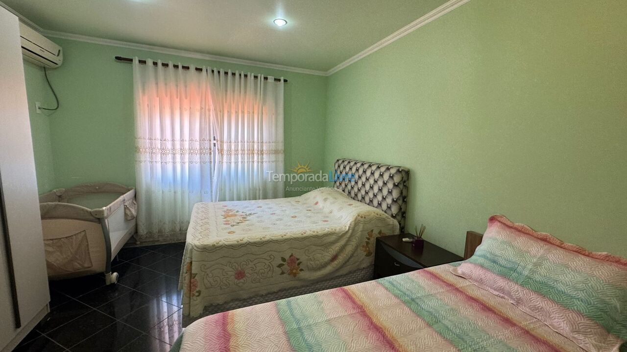 Casa para aluguel de temporada em Governador Celso Ramos (Praia de Palmas)