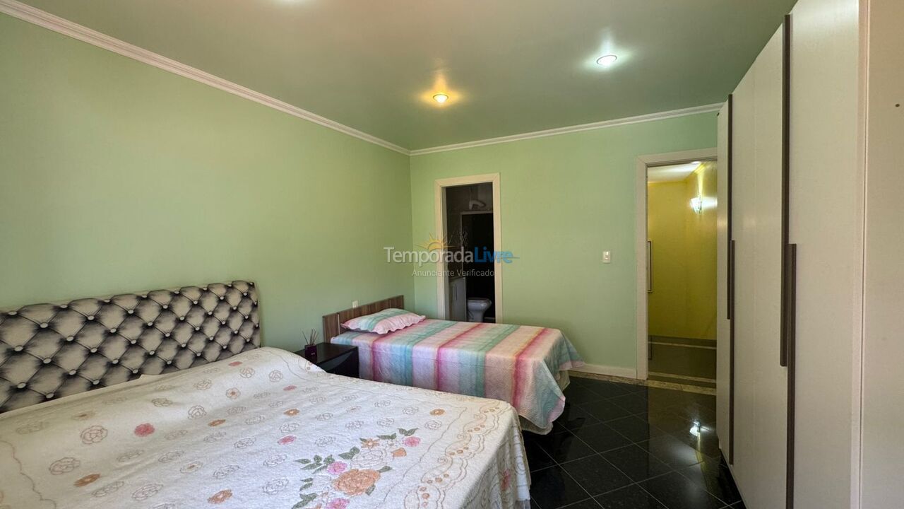 Casa para aluguel de temporada em Governador Celso Ramos (Praia de Palmas)