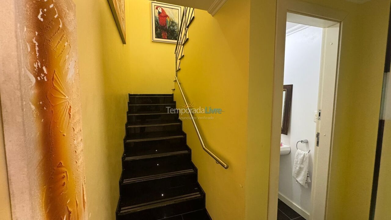 Casa para aluguel de temporada em Governador Celso Ramos (Praia de Palmas)