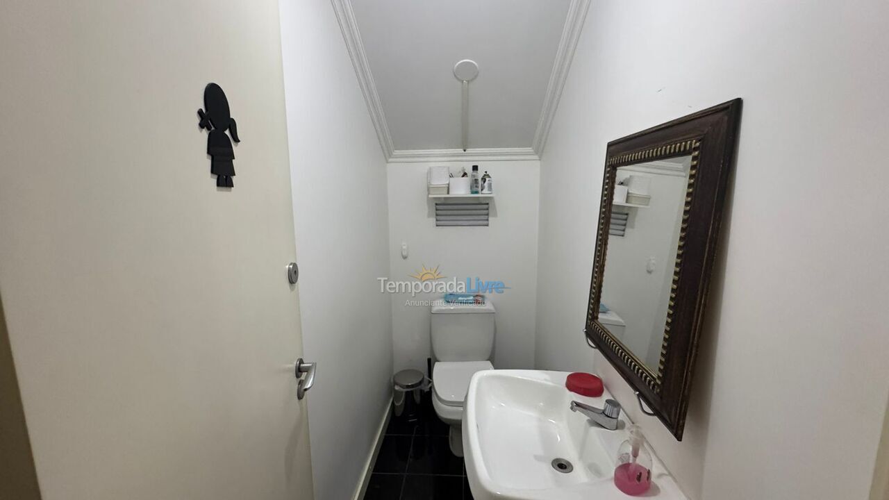 Casa para aluguel de temporada em Governador Celso Ramos (Praia de Palmas)