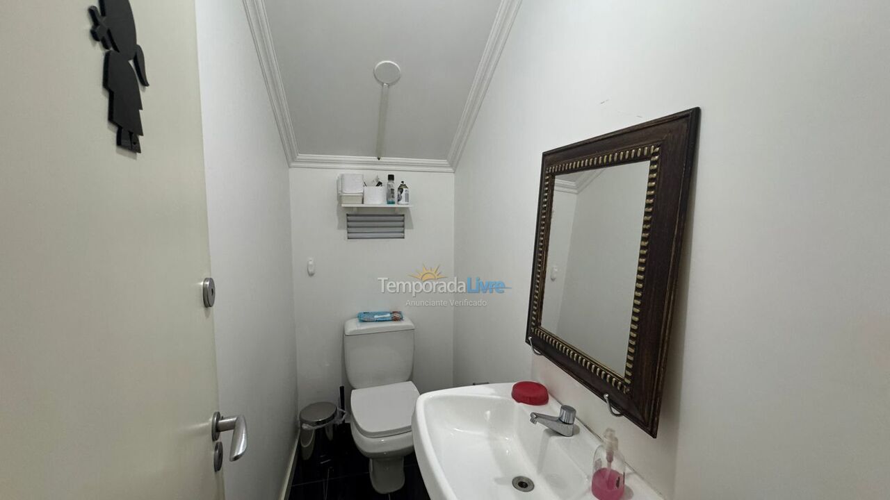 Casa para aluguel de temporada em Governador Celso Ramos (Praia de Palmas)