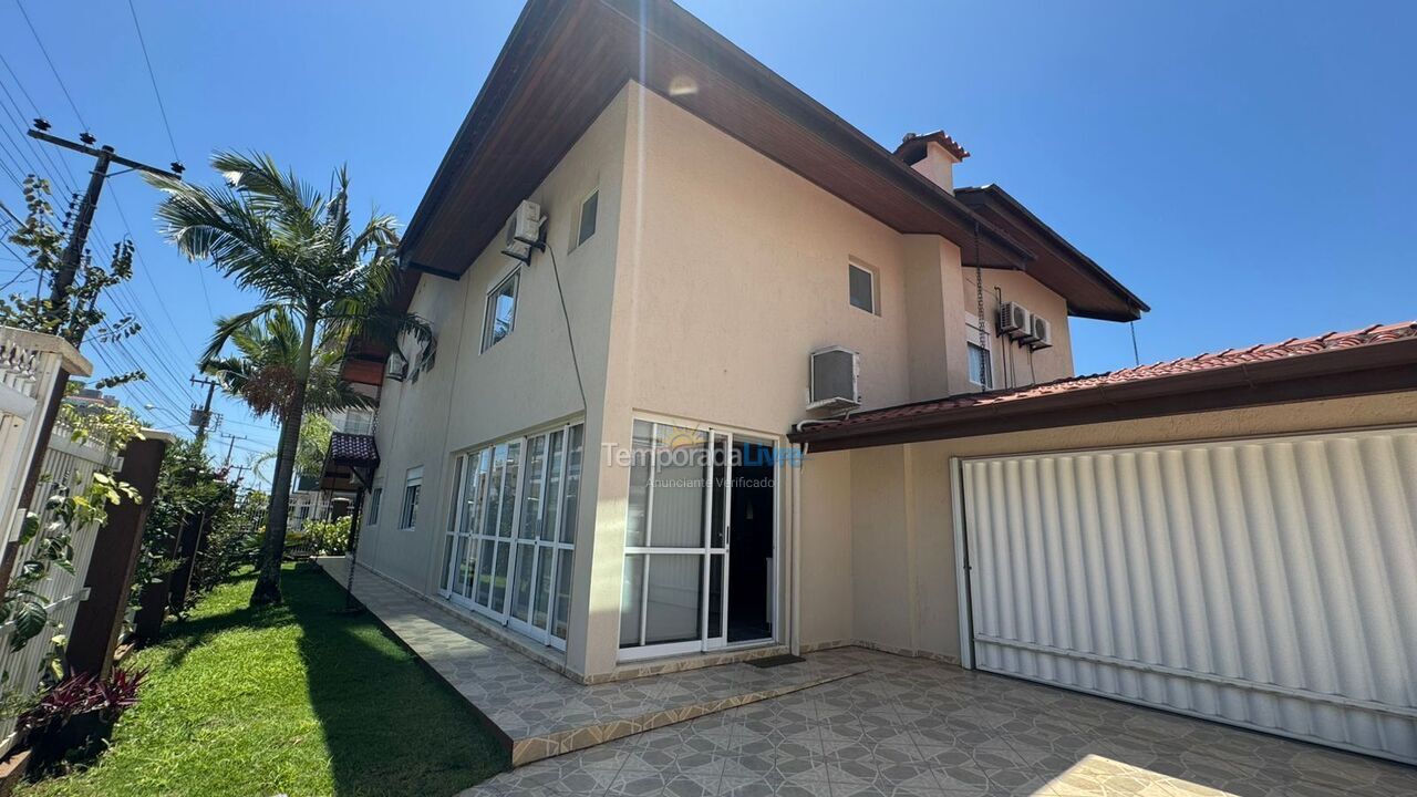 Casa para aluguel de temporada em Governador Celso Ramos (Praia de Palmas)