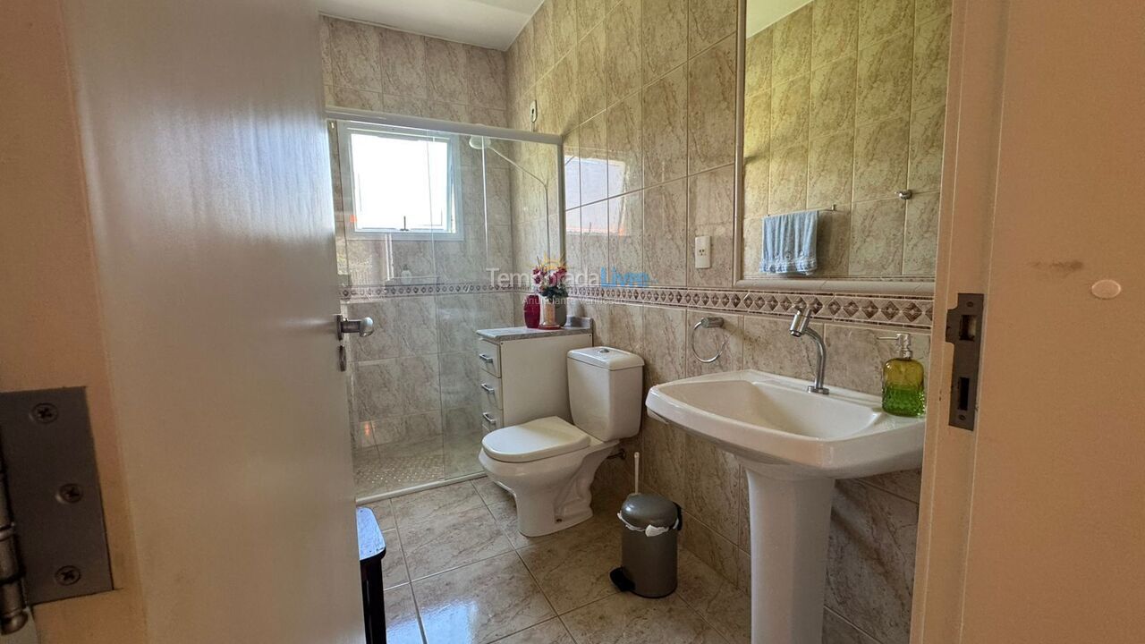 Casa para aluguel de temporada em Governador Celso Ramos (Praia de Palmas)