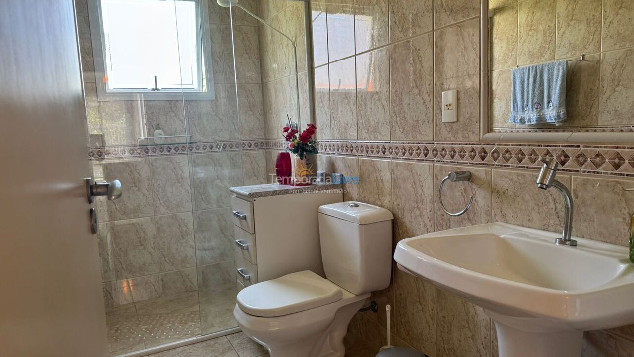 Casa para aluguel de temporada em Governador Celso Ramos (Praia de Palmas)