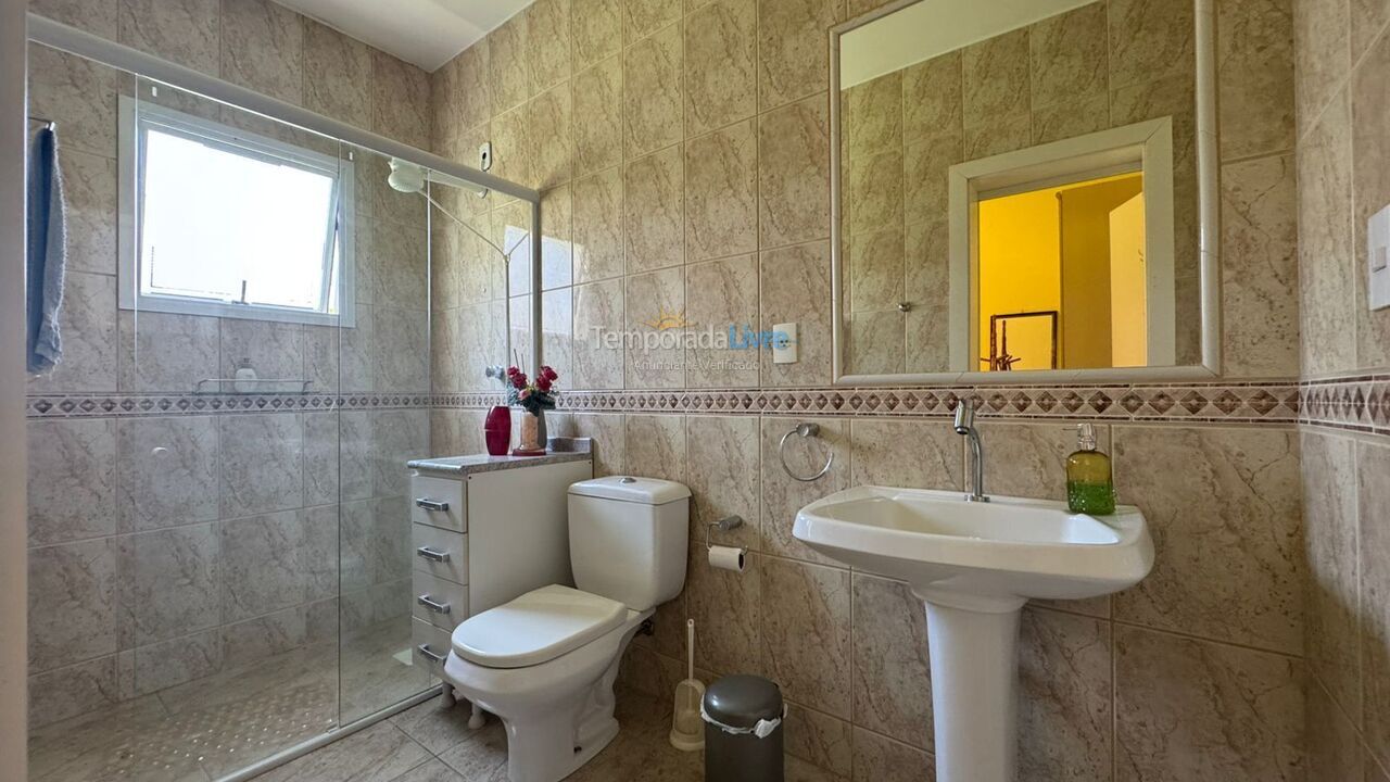 Casa para aluguel de temporada em Governador Celso Ramos (Praia de Palmas)