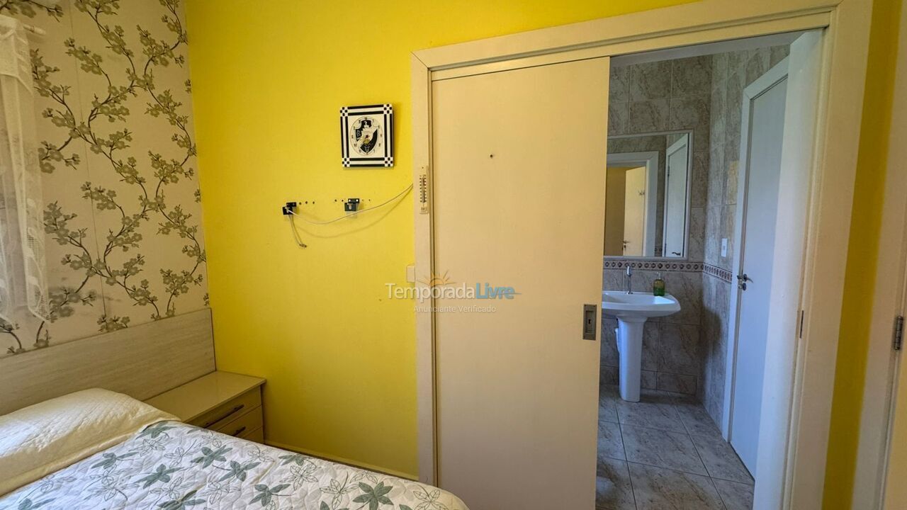 Casa para aluguel de temporada em Governador Celso Ramos (Praia de Palmas)