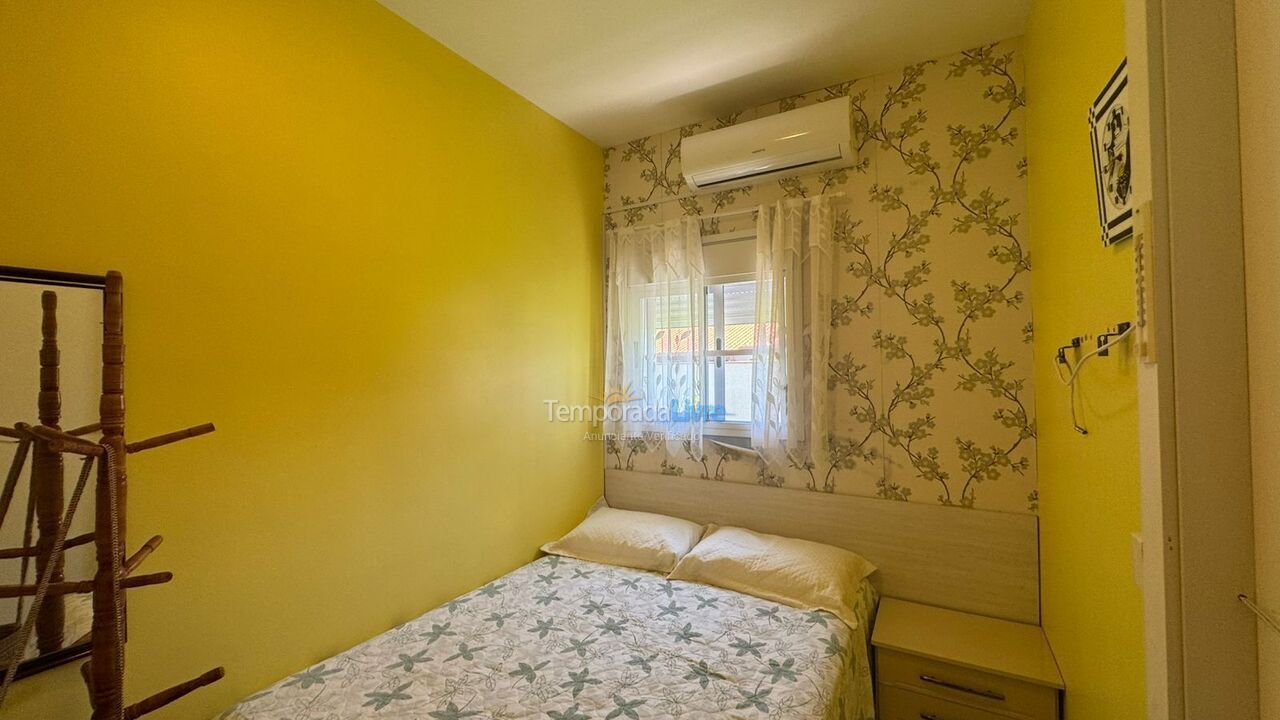 Casa para aluguel de temporada em Governador Celso Ramos (Praia de Palmas)