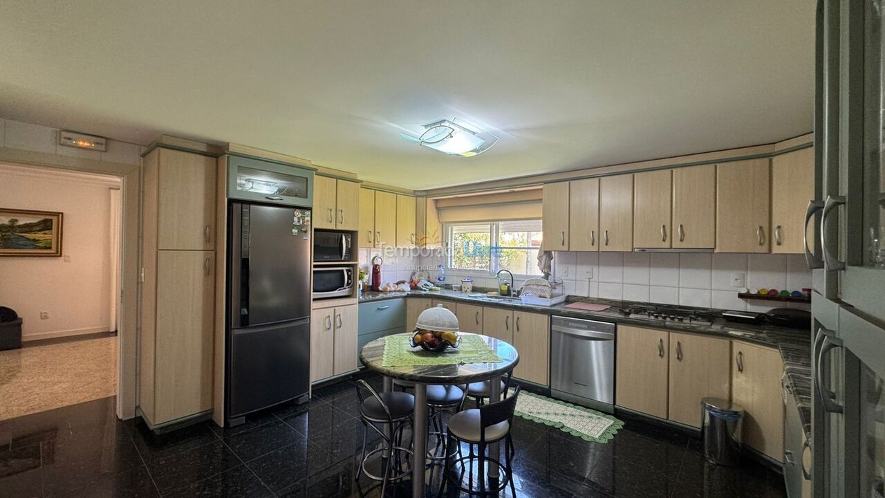 Casa para aluguel de temporada em Governador Celso Ramos (Praia de Palmas)