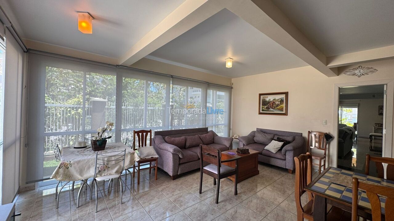 Casa para aluguel de temporada em Governador Celso Ramos (Praia de Palmas)