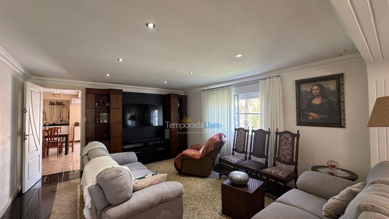 Casa para aluguel de temporada em Governador Celso Ramos (Praia de Palmas)