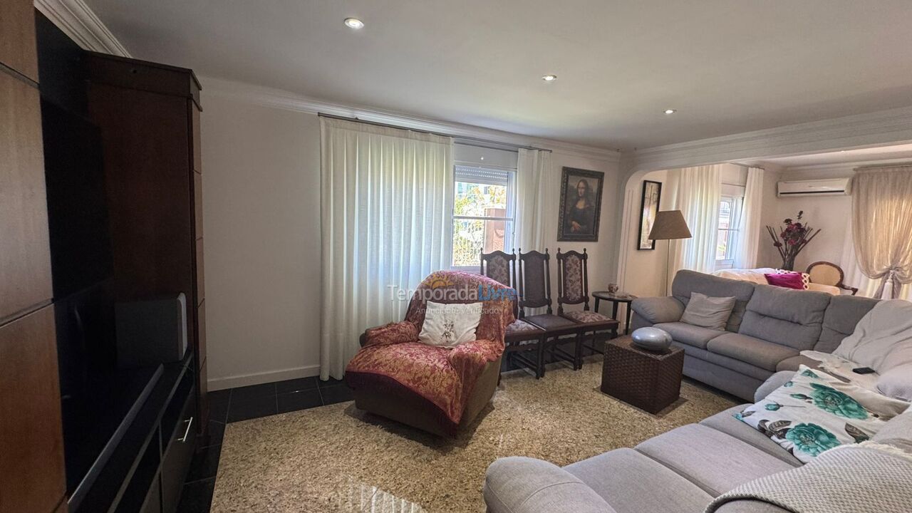 Casa para aluguel de temporada em Governador Celso Ramos (Praia de Palmas)